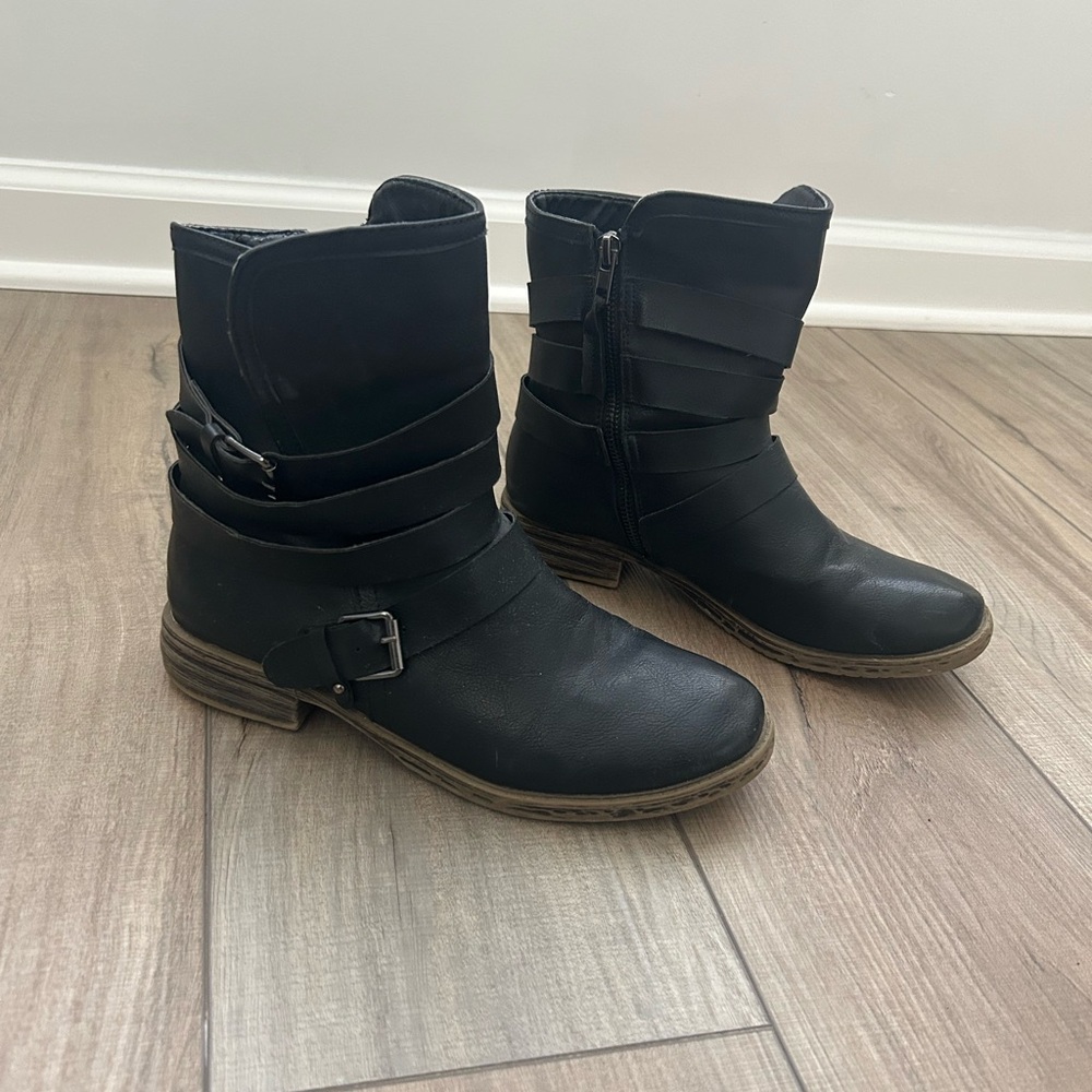 Women’s Black Motorcycle Zip Up Boots by Report - Size 8